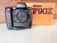 Nikon F90X Body in OVP inkl. MB10 Batteriegriff Kr. München - Feldkirchen Vorschau