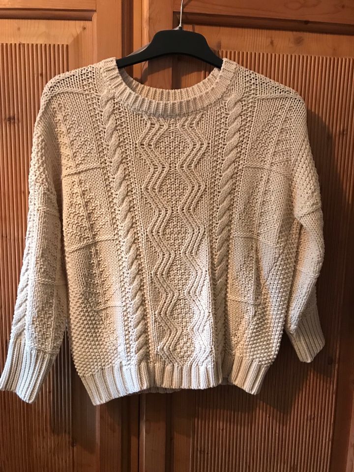 Strickpullover creme, dicker Pullover Zopfmuster, Strick in Frankfurt am Main