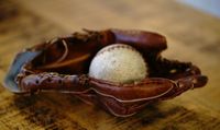 Cricket-, Baseball Lederhandschuh mit Ball Deko Tolles Geschenk Thüringen - Eisenach Vorschau