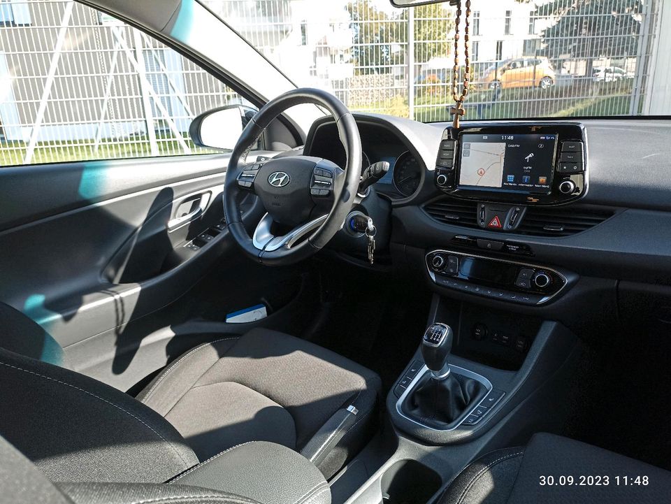 Hyundai i30 Diesel 33100km Garagenfahrzeug Nichtraucher Tierfrei in Euskirchen