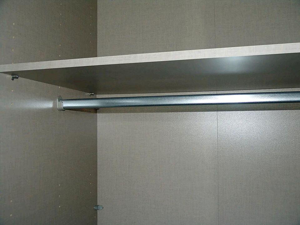 90-cm Kleiderstange Rauch Kleiderschrank mit Befestigungen in Bremen