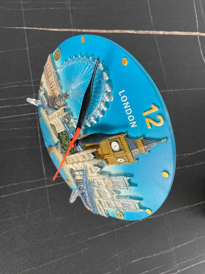 Runde Wanduhr/Standuhr London, 3D Architektur, 20cm in Füssen