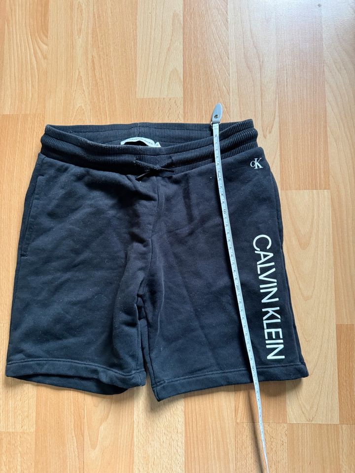 Calvin Klein Shorts Schwarz Gr.140 in Düsseldorf