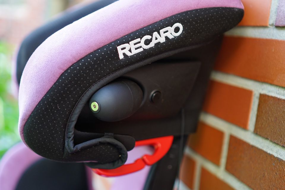 Recaro Monza Nova mit intergr. Kopfhörern in Schenefeld