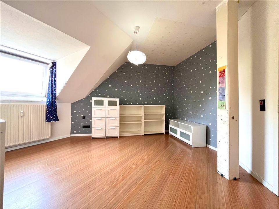 Einzigartige Dachgeschosswohnung mit außergewöhnlichem Charme und kreativem Grundriss in Duisburg