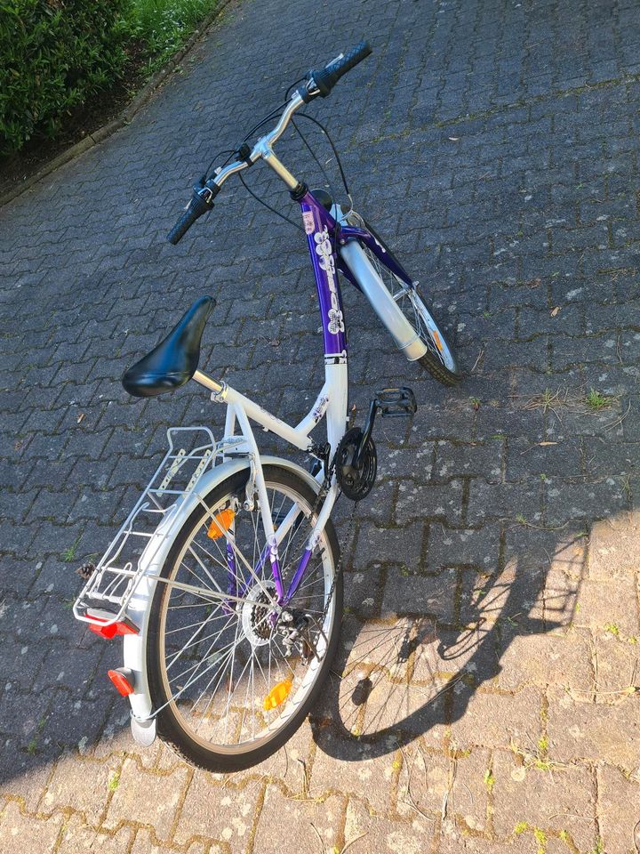 26 Zoll Cityrad Damenfahrrad Lila Weiss Neuwertig in Frankfurt am Main