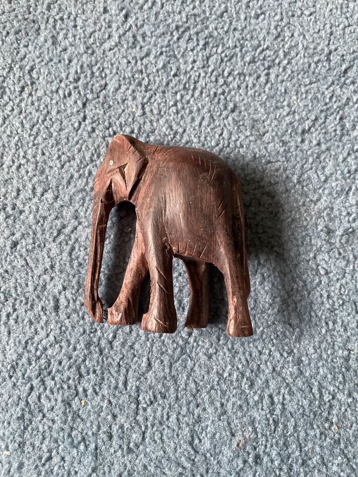 Alter Holzelefant in Dasing