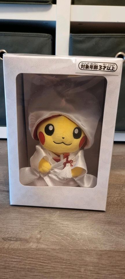 Pikachu stofftier Japan ovp in Köln