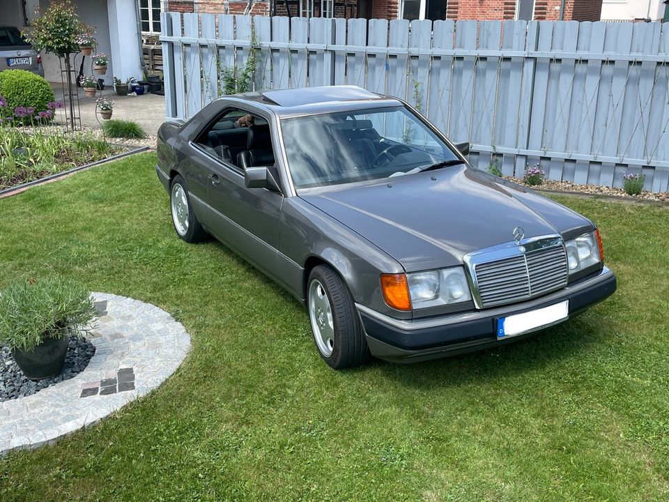 Mercedes-Benz 300 CE Coupé C124 W124 Automatik Leder TÜV Neu in Wesendorf