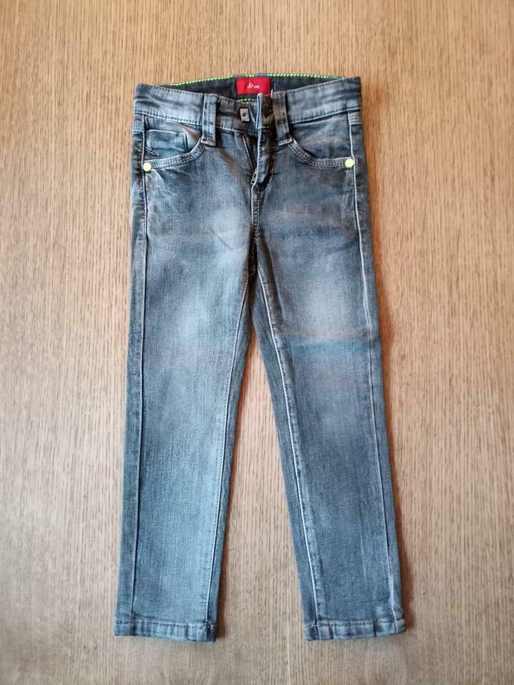 Hosen Jeans Cordhose Latzhose Stoffhose Bekleidungspaket 104 in Edewecht