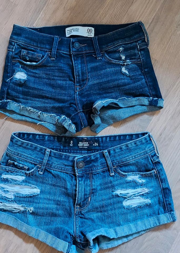 Jeans Shorts 2 Stück W 24 in Jesteburg