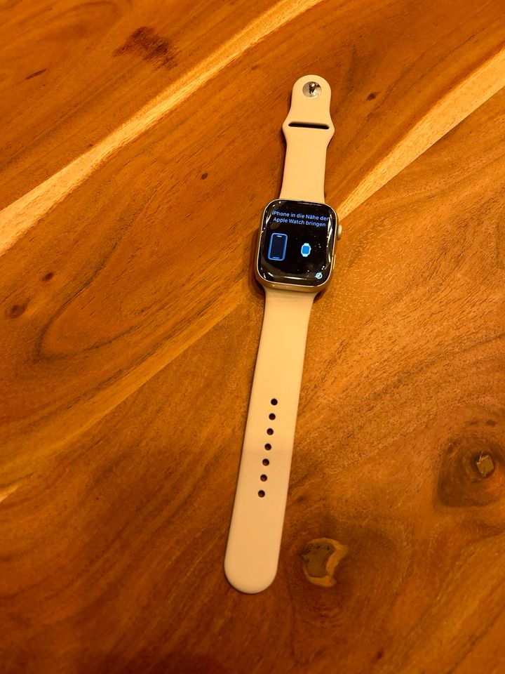 Apple Watch Series 7 Starlight Aluminium (45 MM) GPS neuwertig in Kelkheim