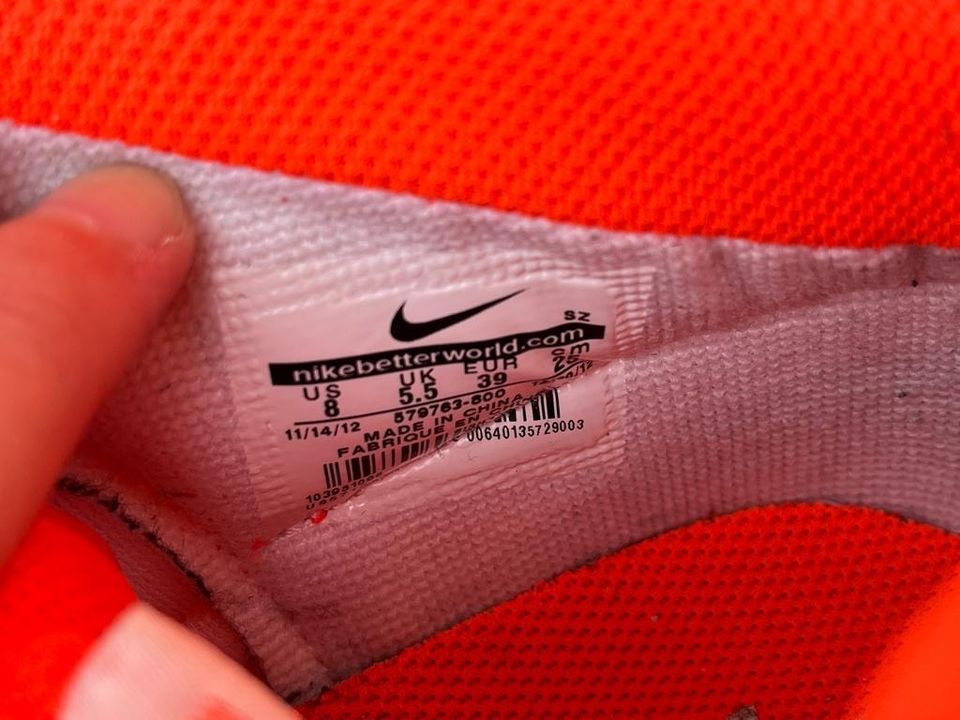 Nike Schuhe korallenrot / orange in Hamburg