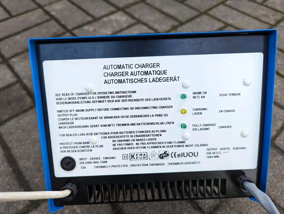 Ladegerät 24V Sonnenschein Trockenbatterie Stapler Batterie A500 in Reinsfeld