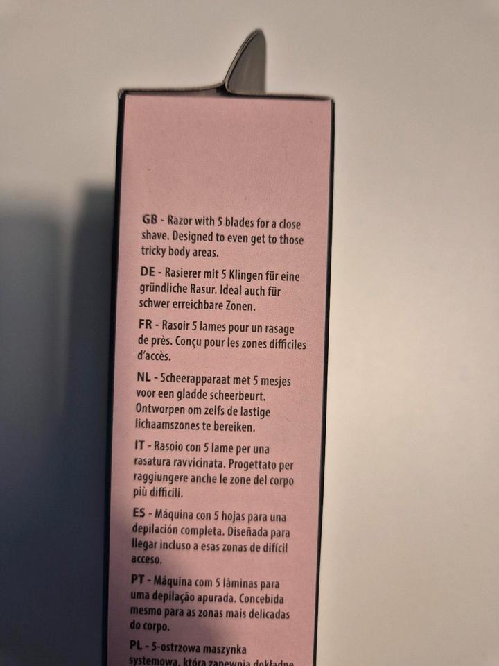 Neu Wilkinson Sword Intuition Complete Rasierer & 1 Rasierklinge in Berlin