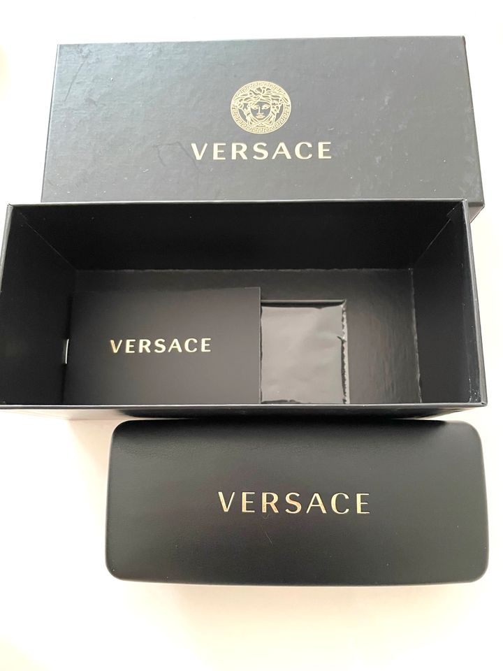 Versace Brillenetui Sonnenbrille Etui schwarz mit Putztuch in Bergisch Gladbach