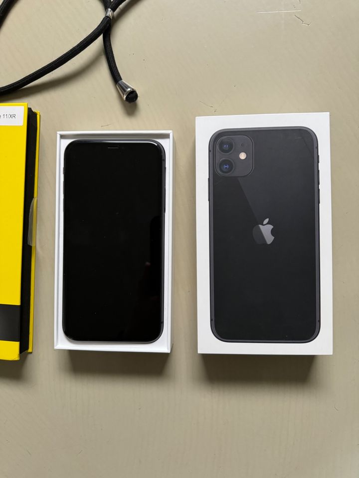 Apple IPhone 11 in schwarz, 128 GB - TOP Zustand in Meerbusch