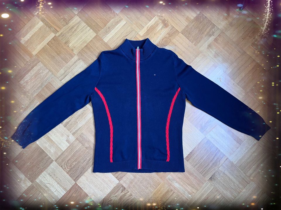 + Tommy Hilfiger Strickjacke + Gr. XL + Blau mit roten Akzenten + in Engelskirchen