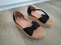 Schwarze Schuhe Hessen - Erlensee Vorschau