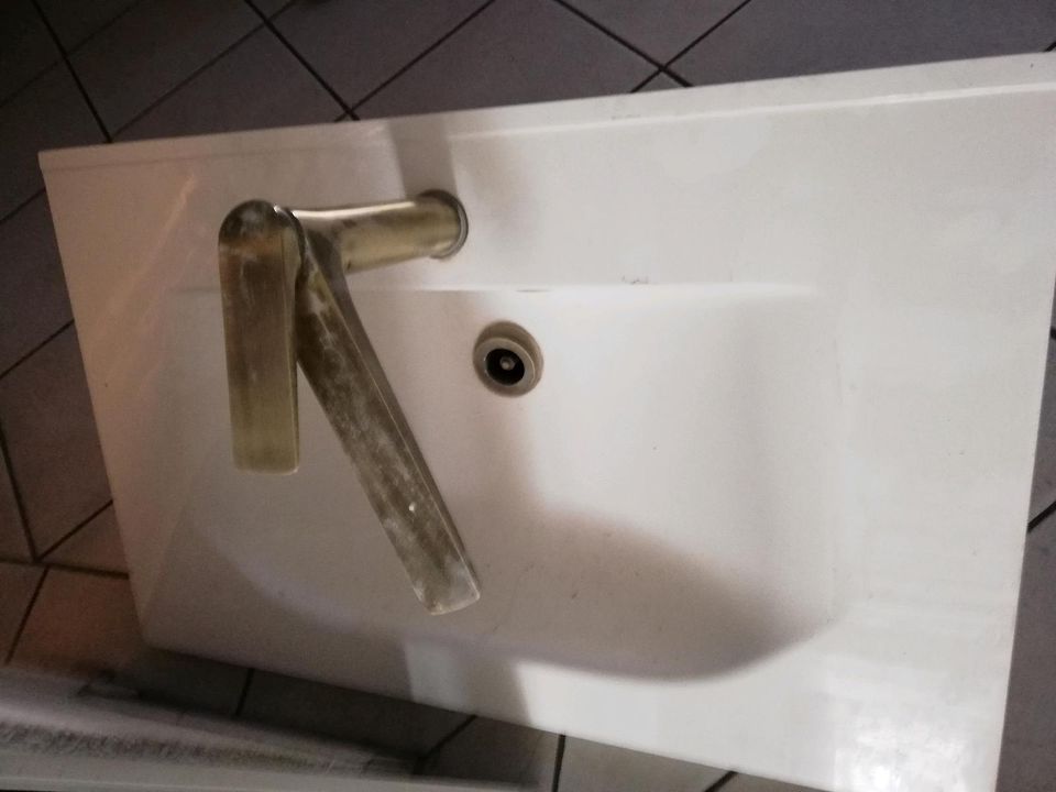 Waschbecken Badezimmer, Goldener Matt Wasserhahn in Albstadt