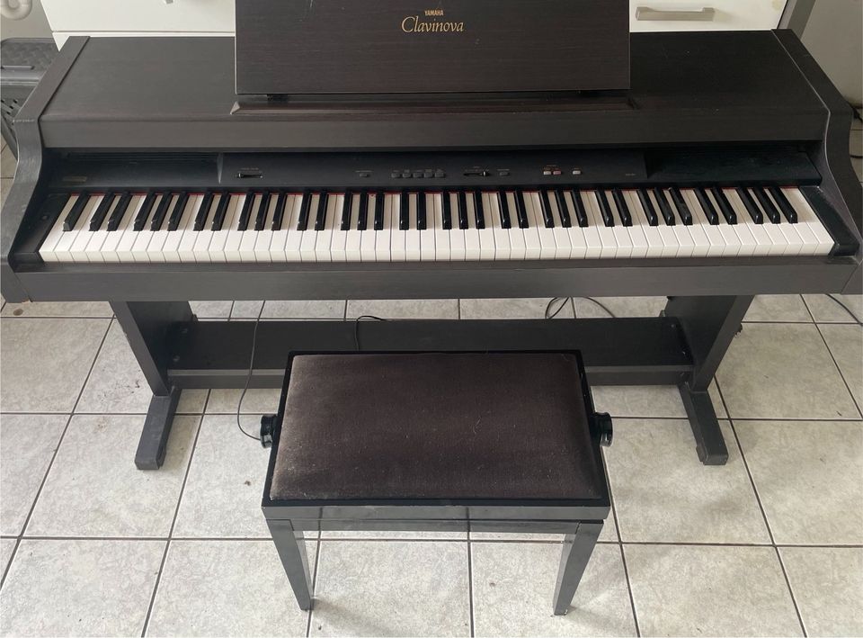 YAMAHA Clavinova (VOLL FUNKTIONSFÄHIG) in Rottenburg a.d.Laaber