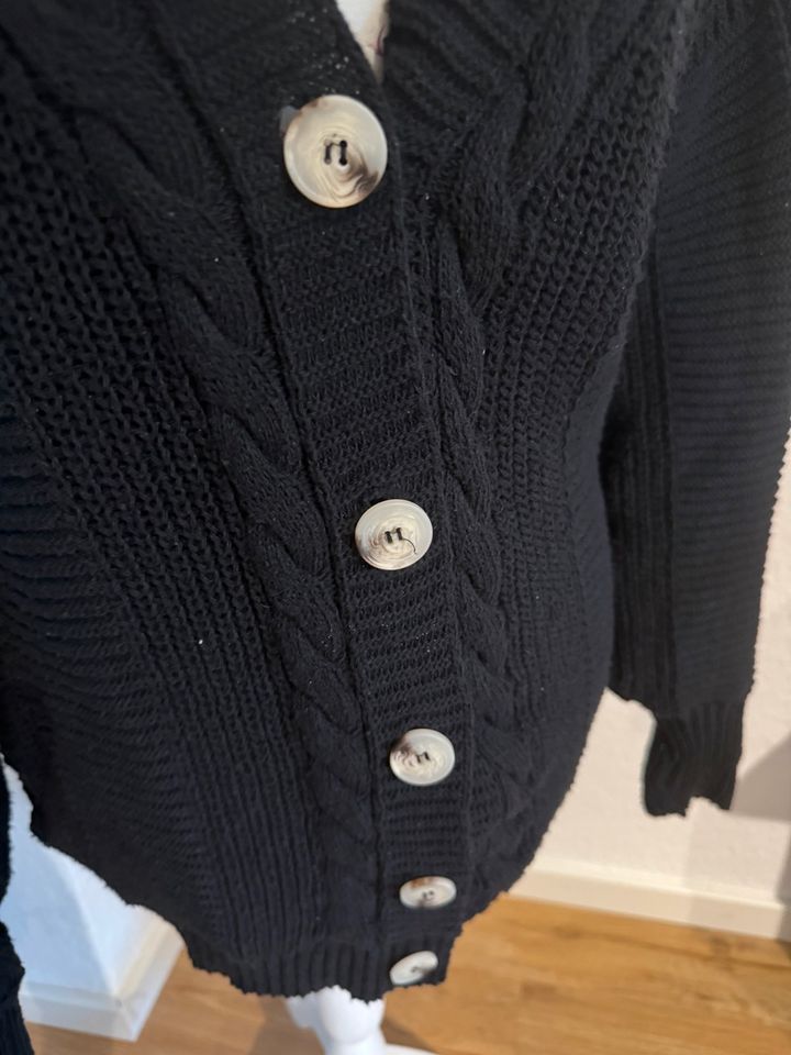 Strickjacke Gr.M neu in Kleinheubach