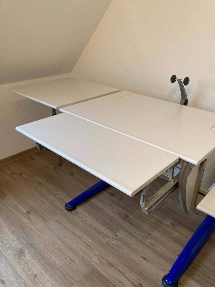 Schreibtisch verstellbar mit Bürostuhl in Hamburg
