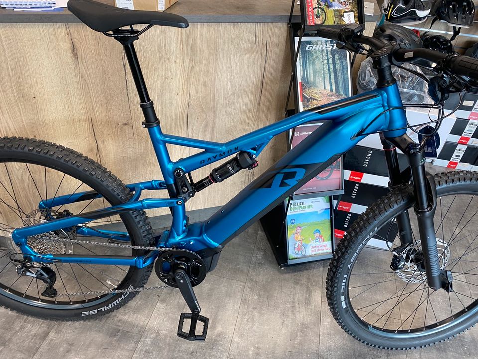 Ebike MTB Fully RAYMON FULLRAY 150E 8.0 Musterrad in Neukirchen-Adorf