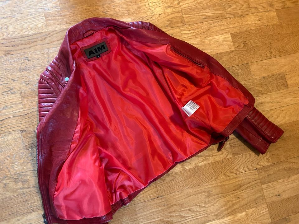 AIM Lederjacke rot - wie neu! in Neu-Isenburg