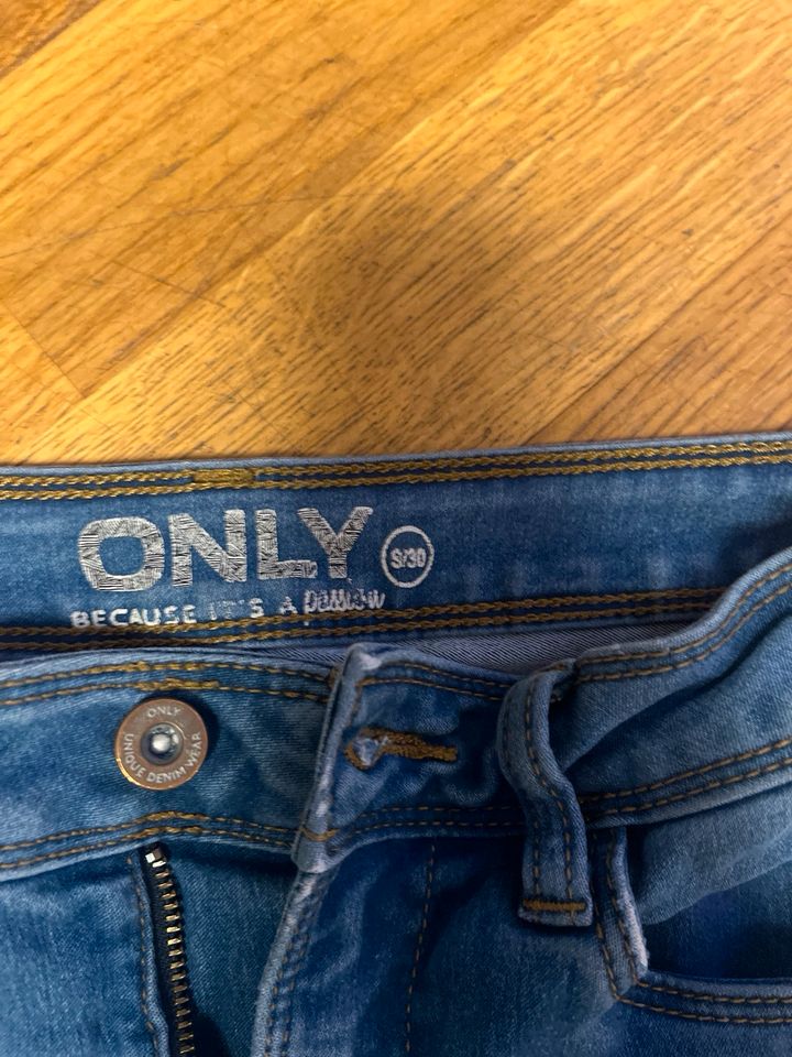 2 Stück ONLY Jeans Gr S in Blau und Schwarz in Kuppenheim