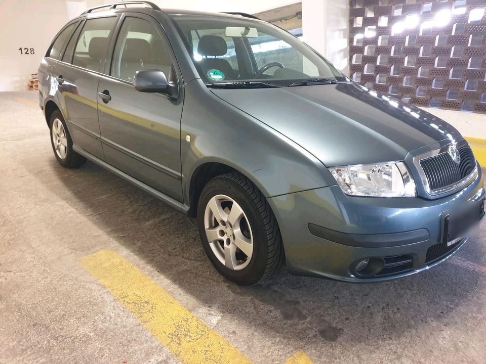 Skoda Fabia 1.4 Classic .bj 12.2005 mit 162.000 km. Neue Zahnriem in Hamburg