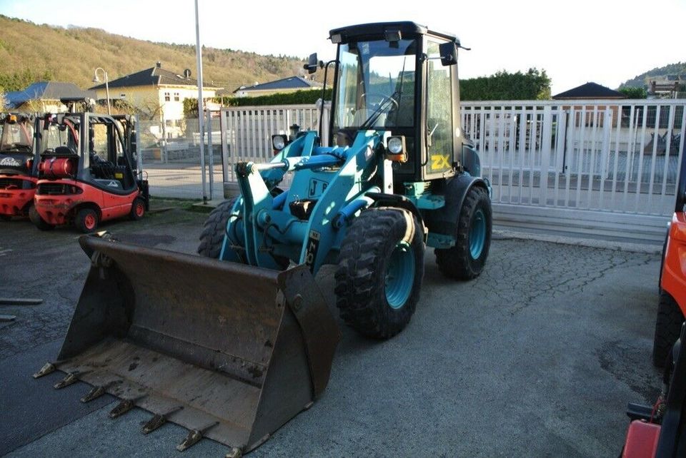 Radlader JCB 407 ZX Super Schnellwechsler Schaufel Palettengabel in Trassem