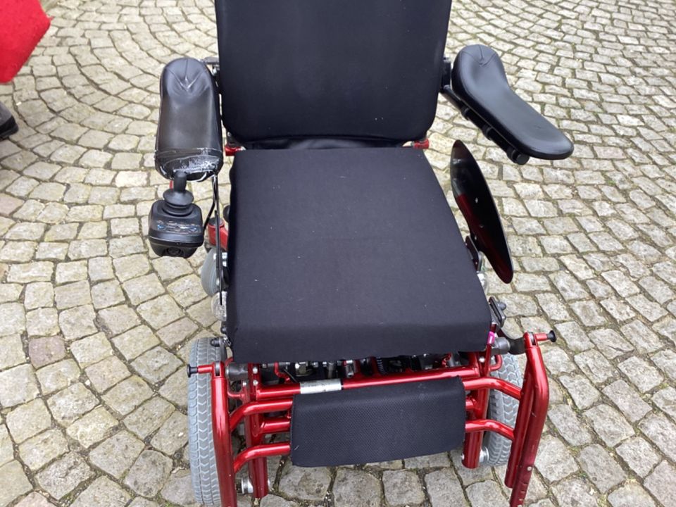 Elektrorollstuhl,Rollstuhl elektrisch verstellbar bis 120 kg in Kassel