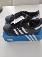 Adidas Superstar Schuhe Schwarz Gr.42 Neu Nordrhein-Westfalen - Mülheim (Ruhr) Vorschau