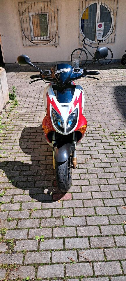 Honda Motorroller x8rs in Top Zustand wenig km in Fürth