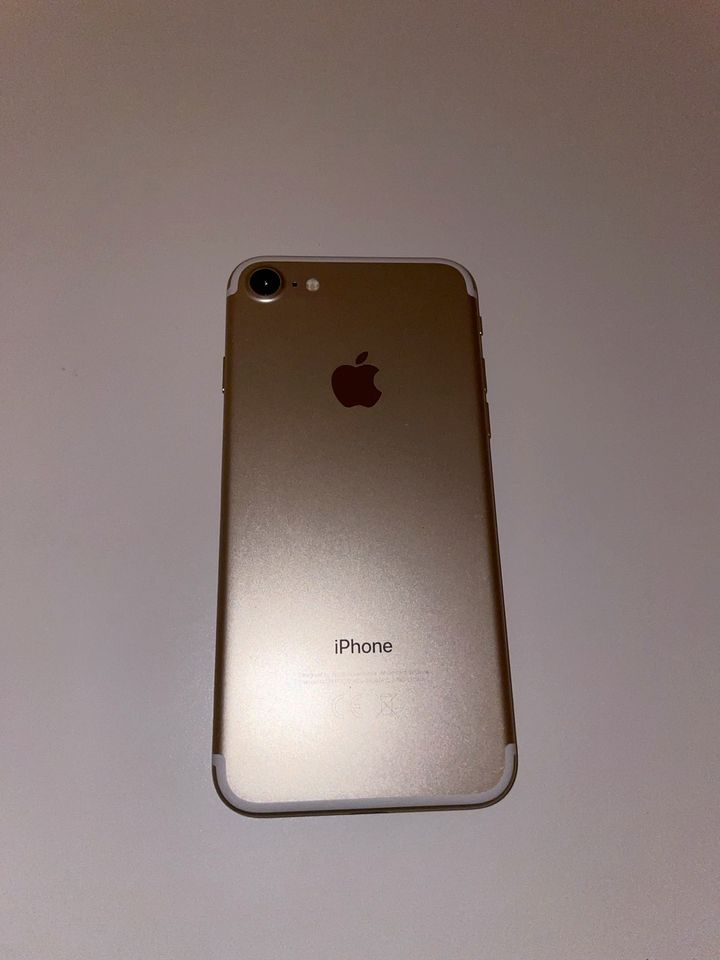 iPhone 7 in roségold (32 Gb) wie neu in Berlin