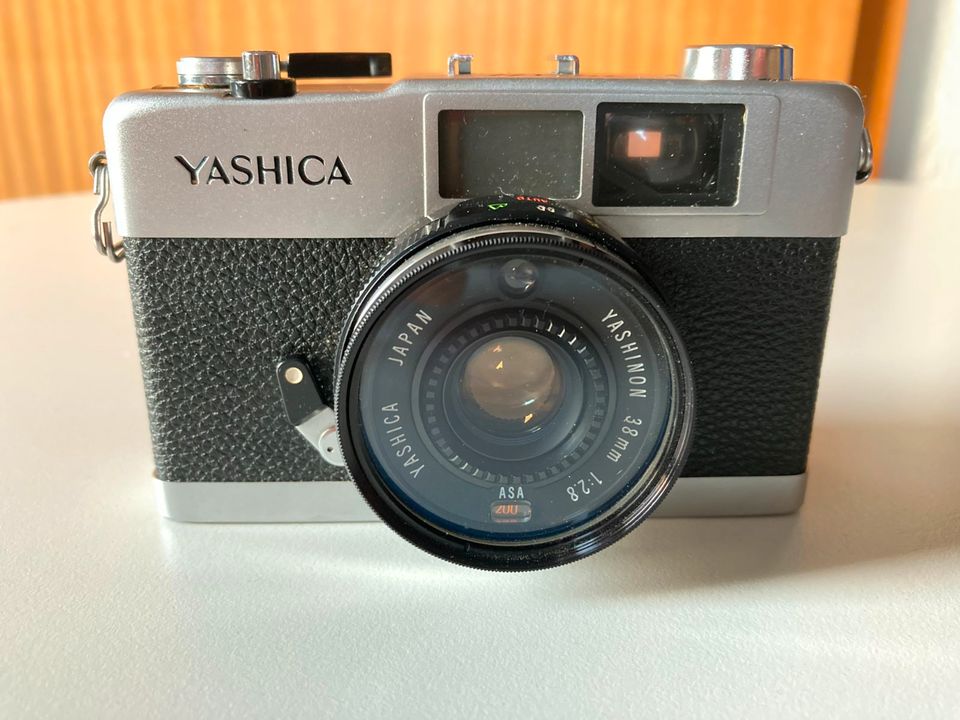 Yashica 35-ME analoge Messsucherkamera mit 38 mm Objektiv in Hamburg