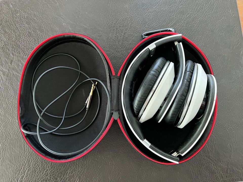 Beats Kopfhörer Noise Cancellation mit Hülle und Kabel in Düsseldorf