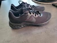 Nike Sneaker Turnschuhe Laufschuhe Größe 40 Saarbrücken-West - Altenkessel Vorschau