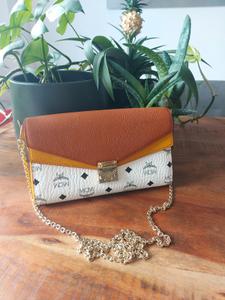 Millie visetos crossbody bag medium cognac hotsell
