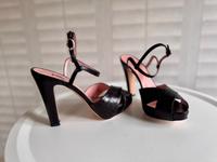 STUDIO POLLINI High Heels Pumps schwarz Gr 38,5 Niedersachsen - Leer (Ostfriesland) Vorschau