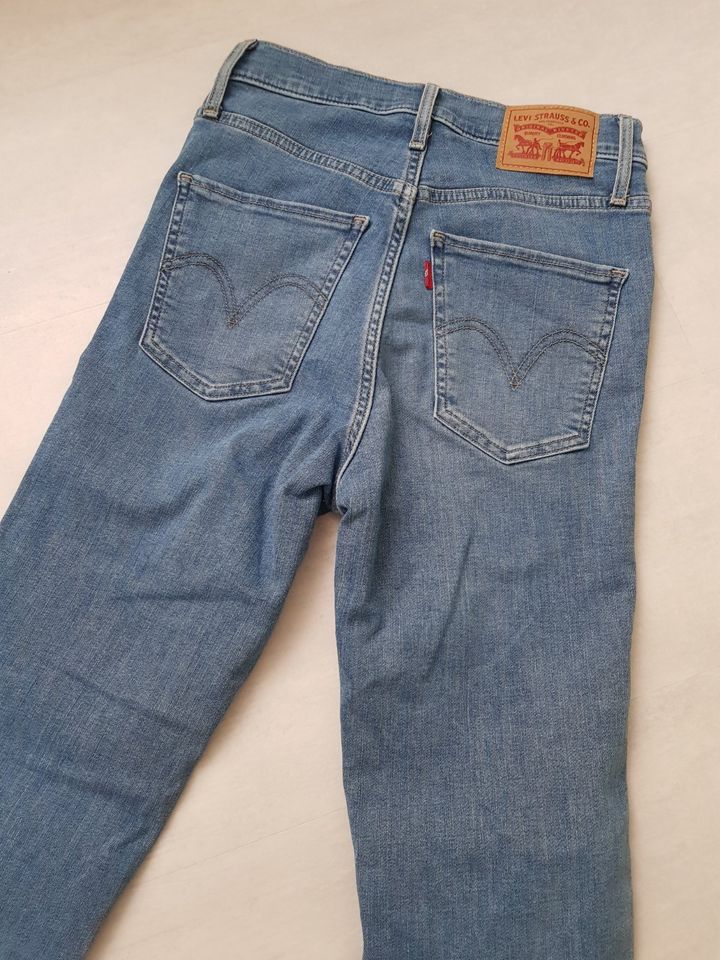 Levi´s Jeans Damen mile high super skinny Gr. 26 levis in Limburg