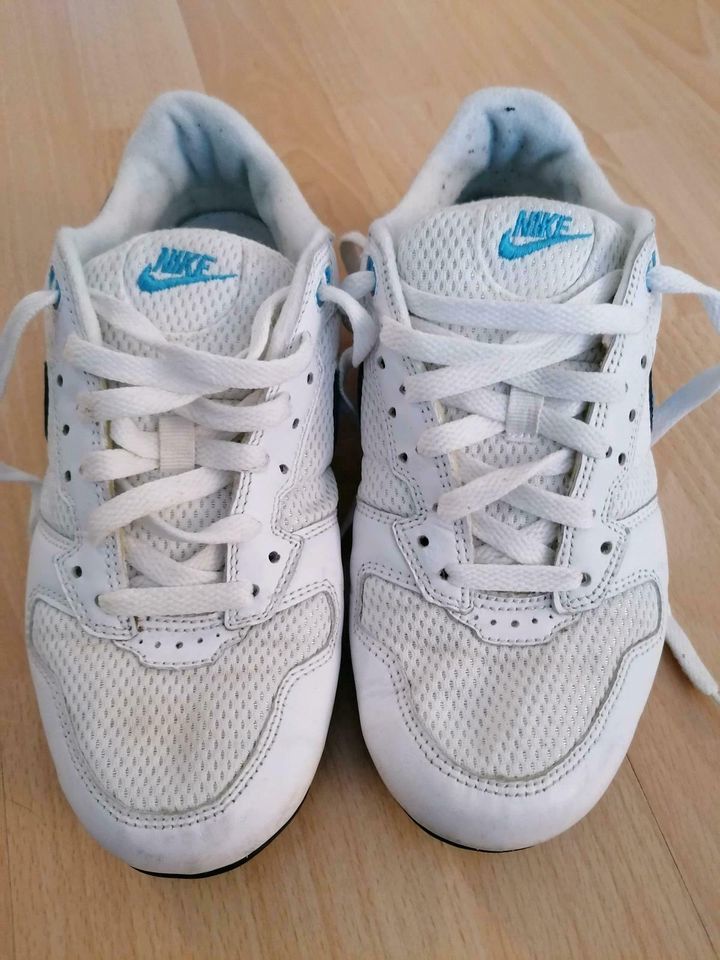 Nike Turnschuh, Sneaker, Freizeitschuh Gr. 38,5 in Mindelheim