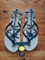 Flipflops 40 Bastoptik Beige Schwarz NEU Hessen - Laubach Vorschau