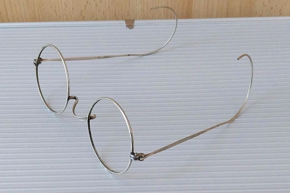 Nickelbrille Brille mit Etui sehr alt in Bayreuth