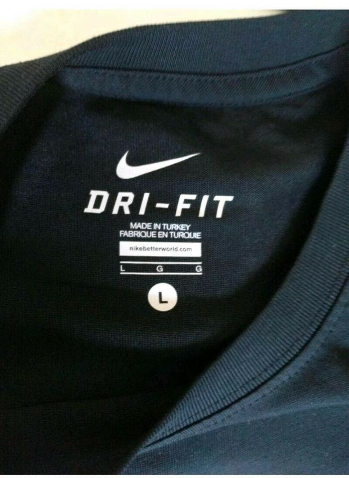 Nike T-Shirt Schlangenkopf, Training T-Shirt Größe L neu in Berlin