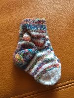 Selbstgestrickte Handmade Wolle Baby-Socken Größe 13-14 Baden-Württemberg - Bad Friedrichshall Vorschau