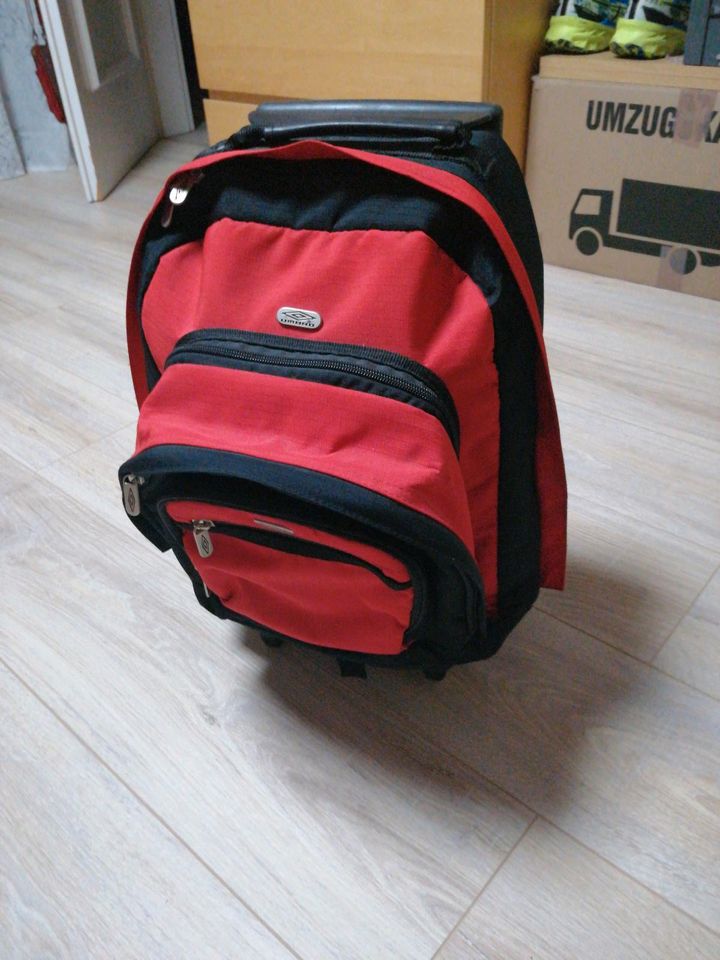 Kindertrolley umbro mit abnehmbarem Rucksack in Freital