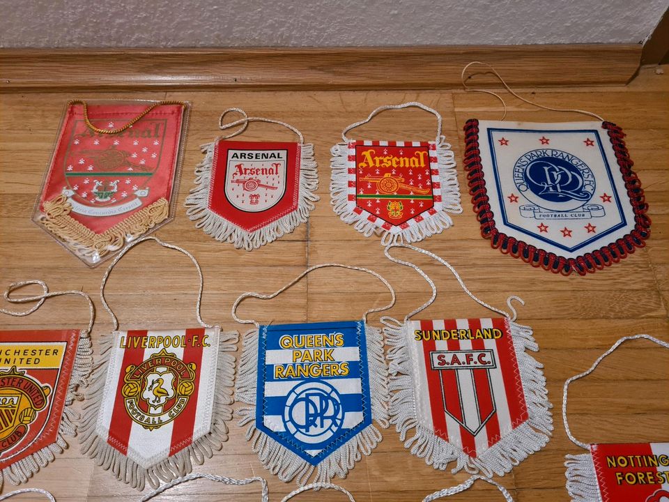 13x England Wimpel Liverpool Arsenal Manchester Leeds Queens Park in Sugenheim