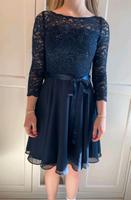 swing Cocktailkleid / Konfirmationskleid/  Gr. 32 in Dunkelblau Hessen - Witzenhausen Vorschau